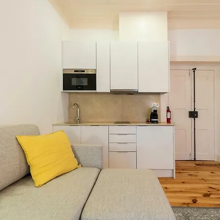 Downtown Trendy Flat For 4, Near Metro アパート リスボン