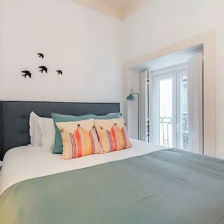 Downtown Trendy Flat For 4, Near Metro