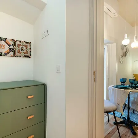 Downtown Trendy Flat For 4, Near Metro *