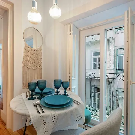 アパート Downtown Trendy Flat For 4, Near Metro リスボン